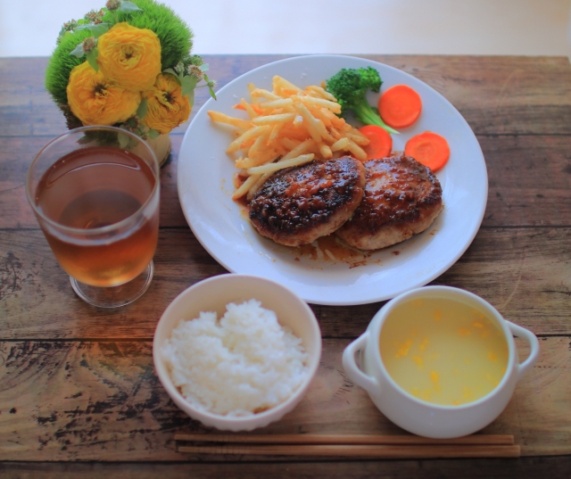 【混ぜないハンバーグ】レシピ。ホットサンドメーカー活用術をキンプリ高橋海人さんが解決