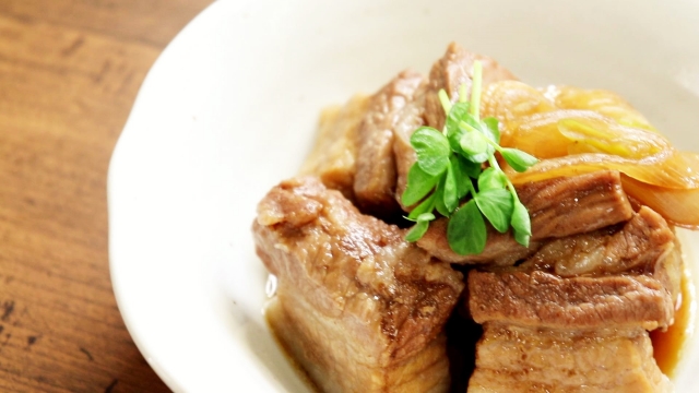 デカ肉ぷるぷる【豚の角煮】レシピ。時短の煮込み料理！とくもり