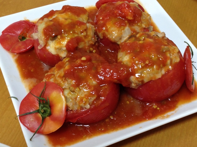 【丸ごとトマトの肉づめ】重信初江さんレシピ