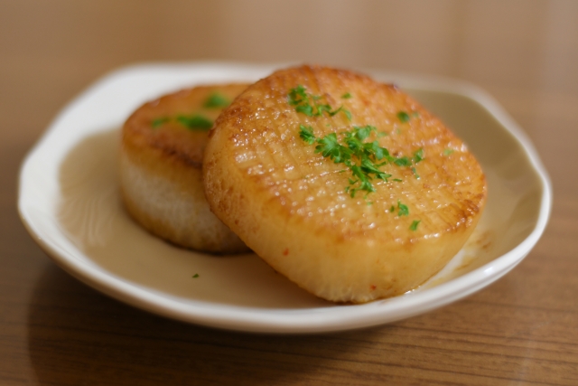 【亀戸大根のステーキ】栗原心平さんの春のおつまみレシピ